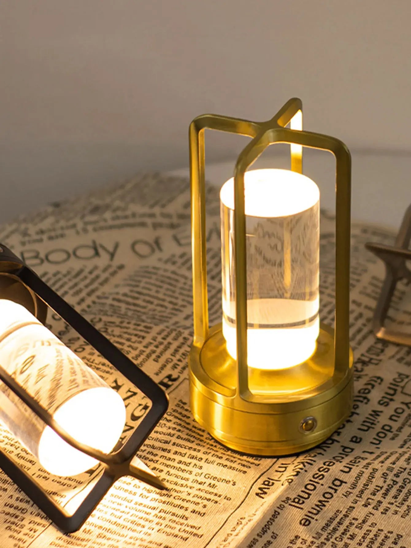 Lampe de chevet noir et or