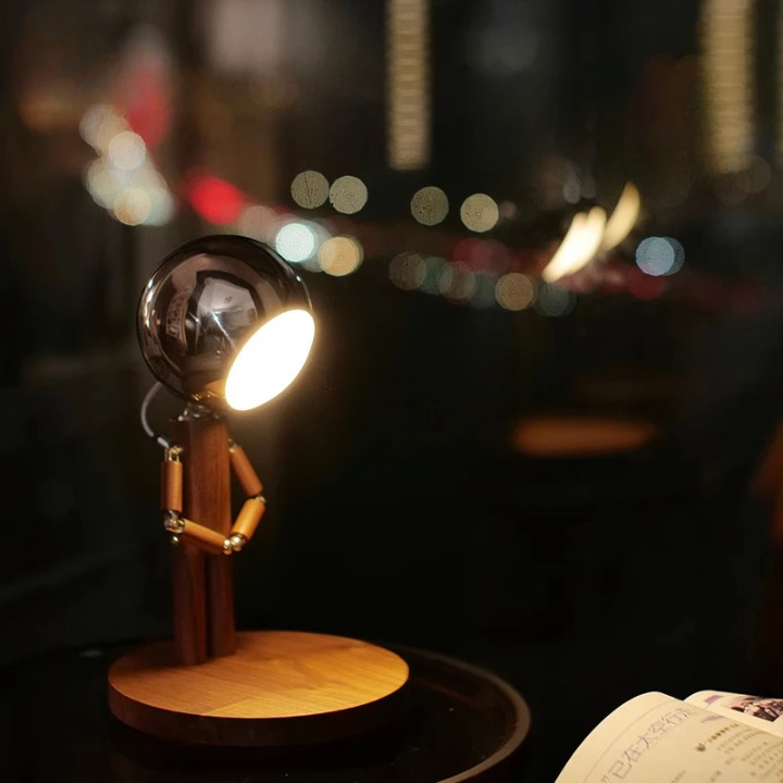 Lampe de chevet bonhomme en bois