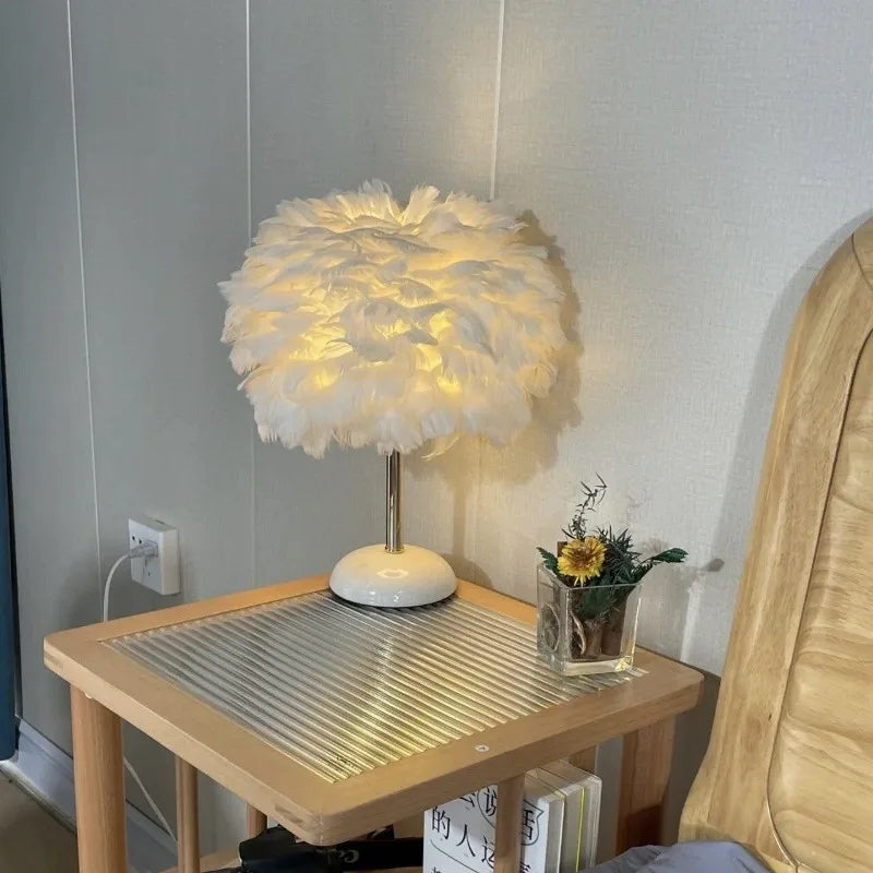 Lampe de chevet en plume