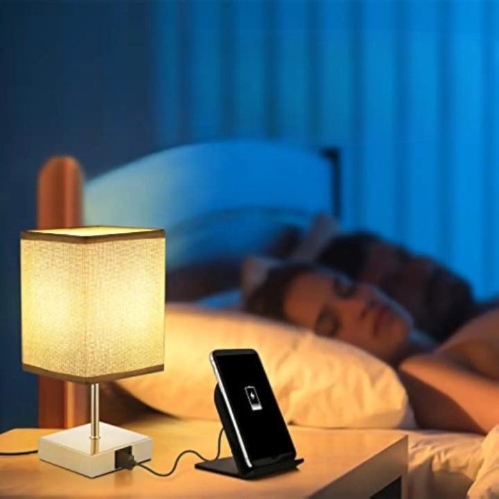 Lampe qui charge un téléphone 