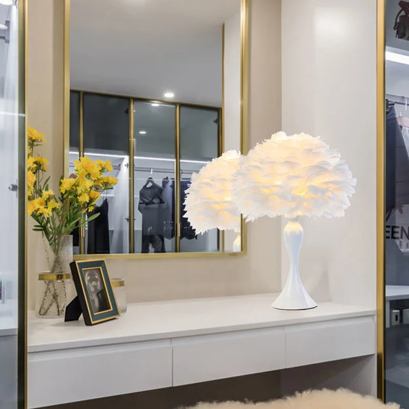 Lampe de chevet plume blanche