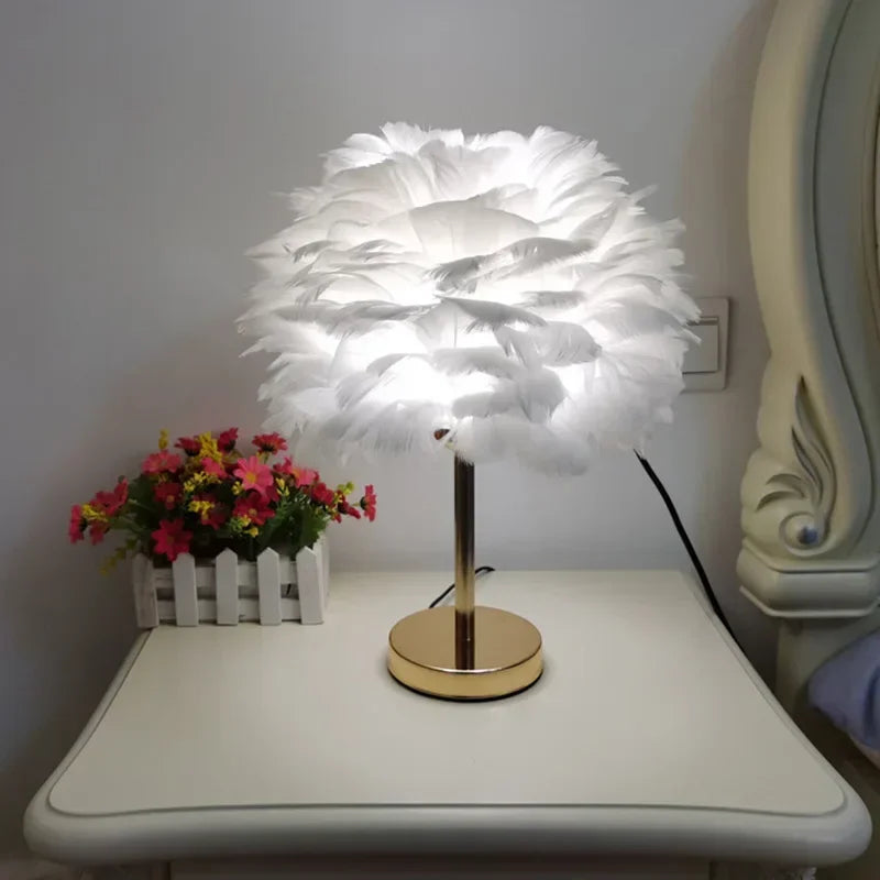 Lampe de chevet plume blanche