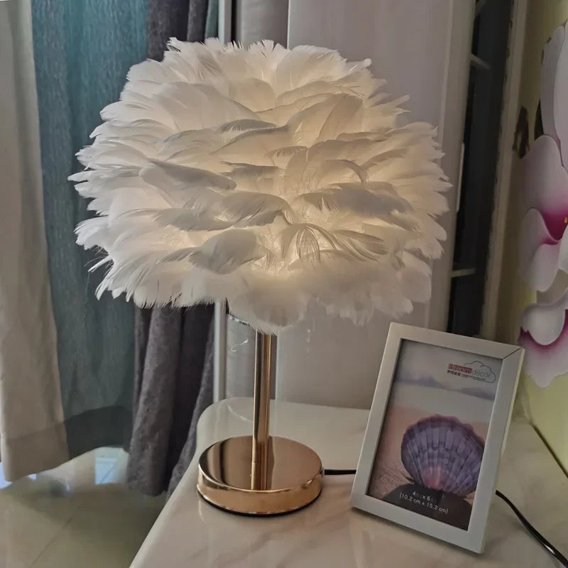 Lampe de chevet plume blanche